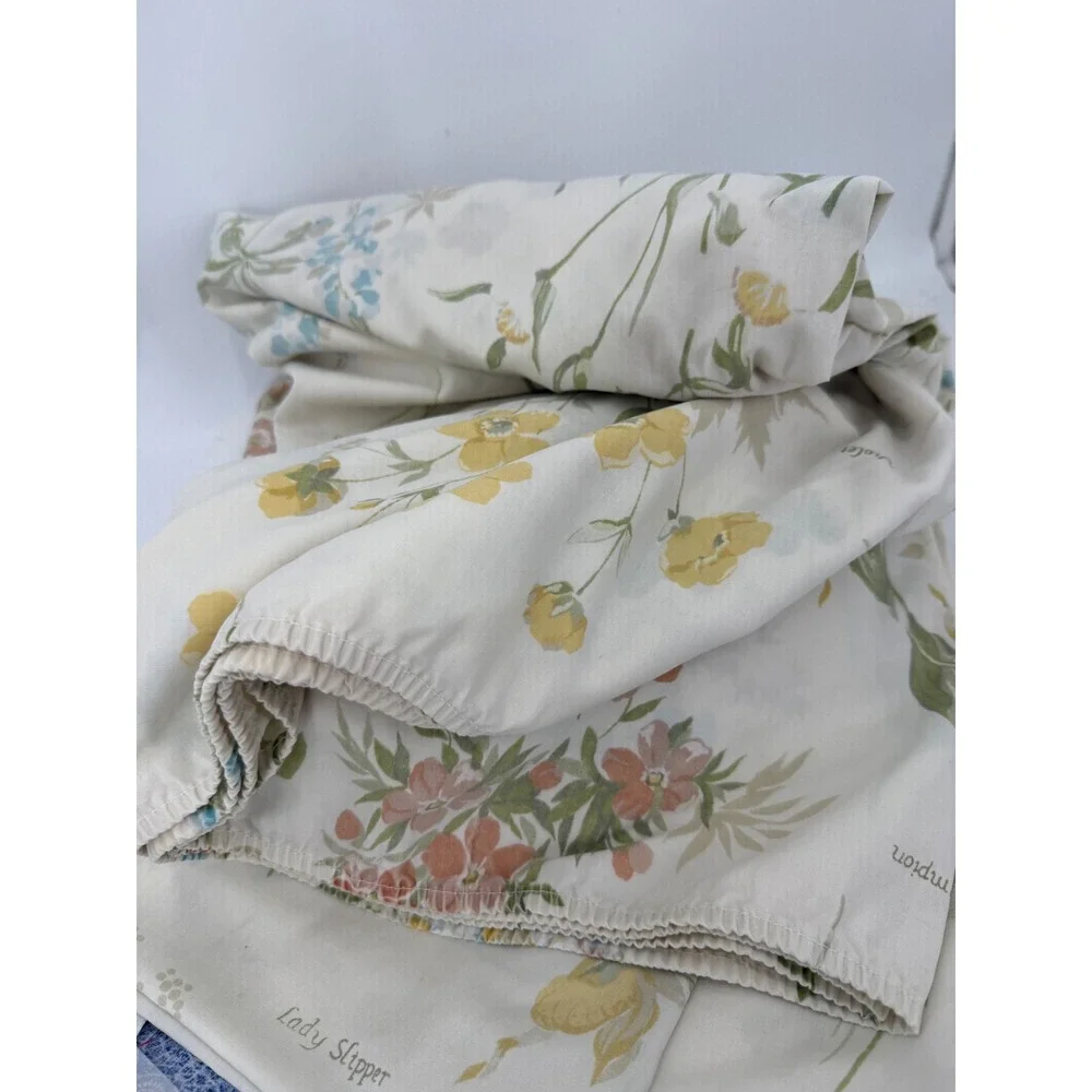 1.a.4 Vintage Botanical Wildflower Fitted Sheet Floral Print